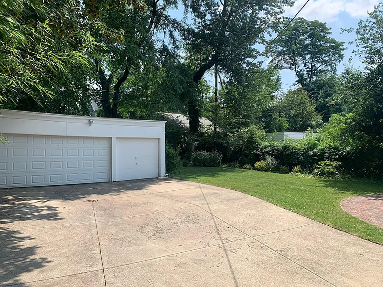 2399 Woodmere Dr — Photo 12
