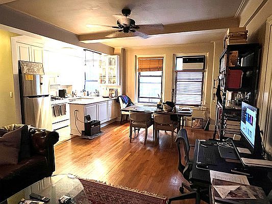 3rd image of 162 W 56th St APT 1006