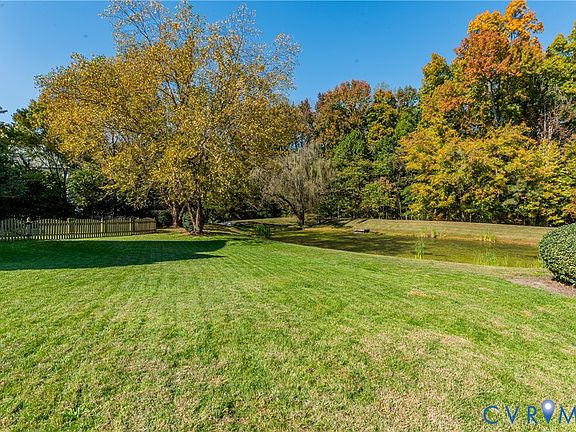 3rd image of 11925 Meadow Ridge Ter