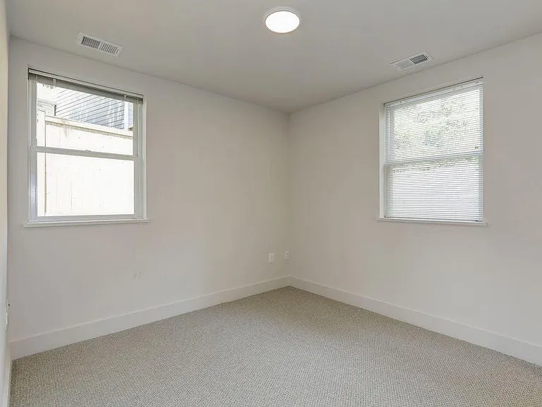 626 E St SE #203 — Photo 6