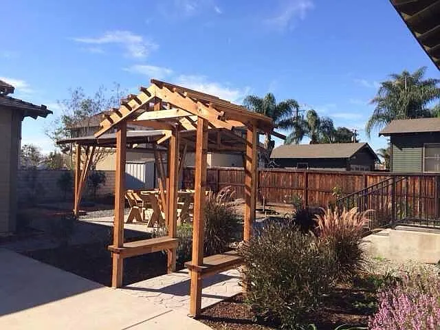 366 E Pasadena St — Photo 2