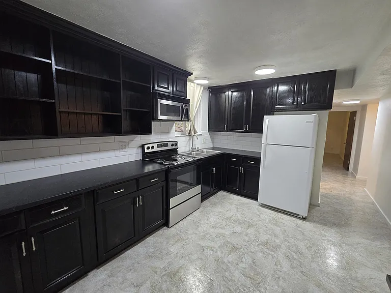 1821 Cromwell Dr #B — Photo 9