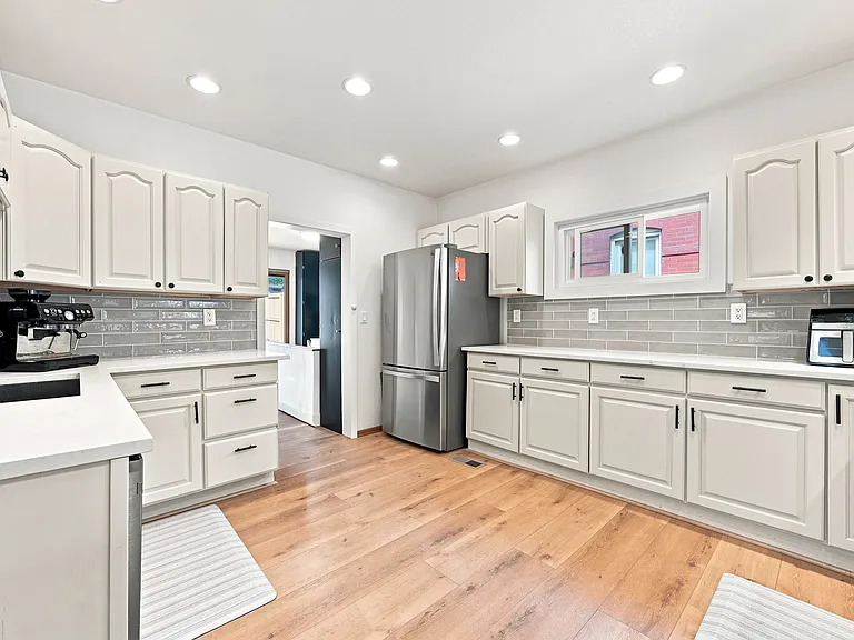 516 Colorado Blvd — Photo 11