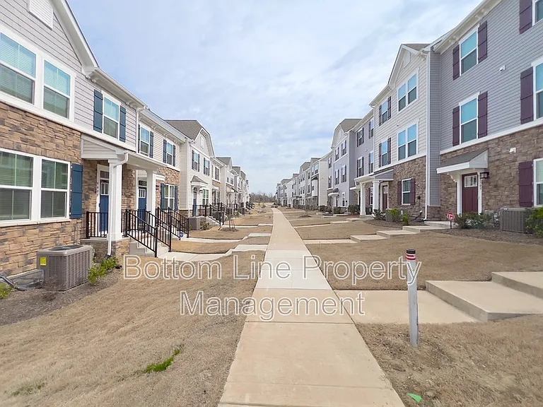 9416 Mallard Mills Dr — Photo 32