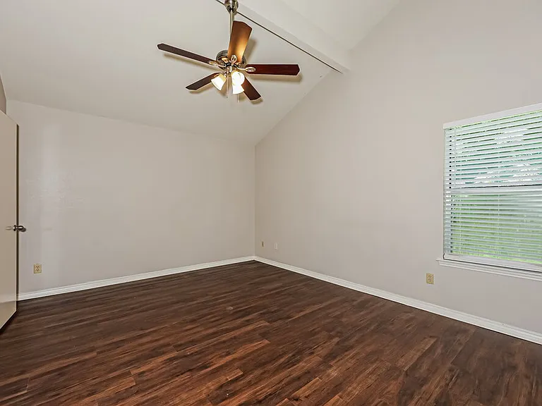 910 Blue Jay Dr — Photo 10