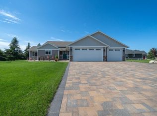 814 Curt Felt Dr, Alexandria, MN 56308