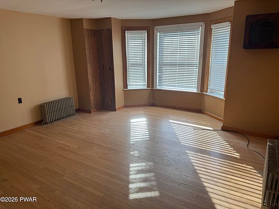 5th image of 916 Oakland St
