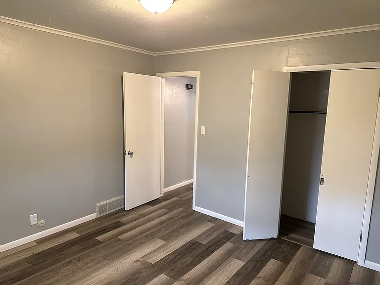 2224 Villa Ave — Photo 6
