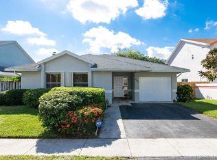 9940 SW 11th St, Pembroke Pines, FL 33025