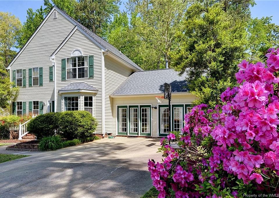 1st image of 302 Sheppard Dr