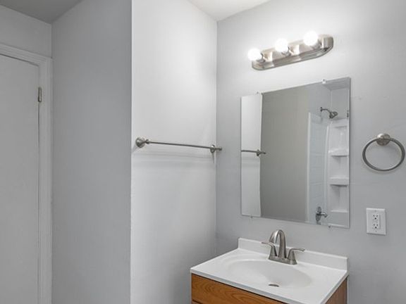 5th image of 2102 Gross Ave NE