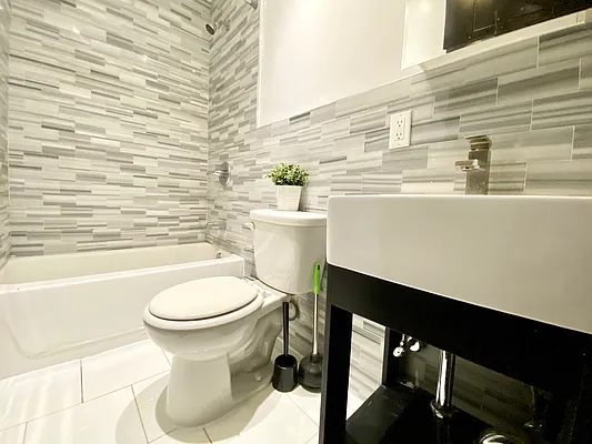 Rented by Highline Residential | media 20