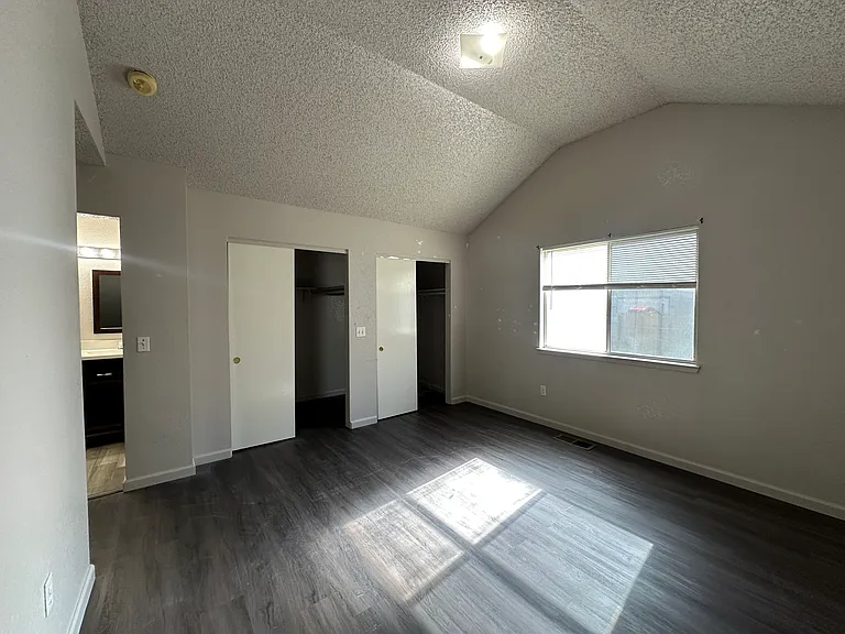 4541 Creekside Cir — Photo 18