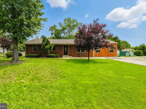 1140 Arbutus Ave, Williamstown, NJ 08094