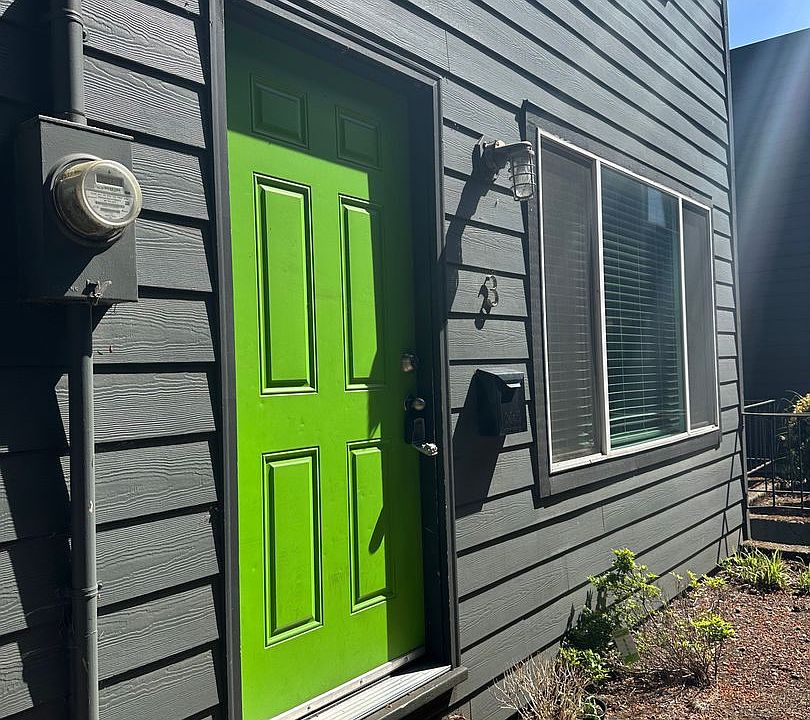 1st image of 117 SE 30th Pl #4