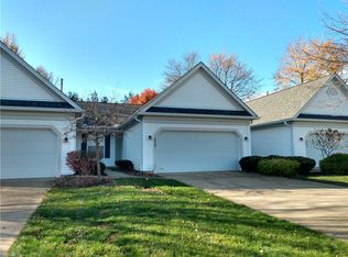 6936 Cottage Cir, North Ridgeville, OH 44039