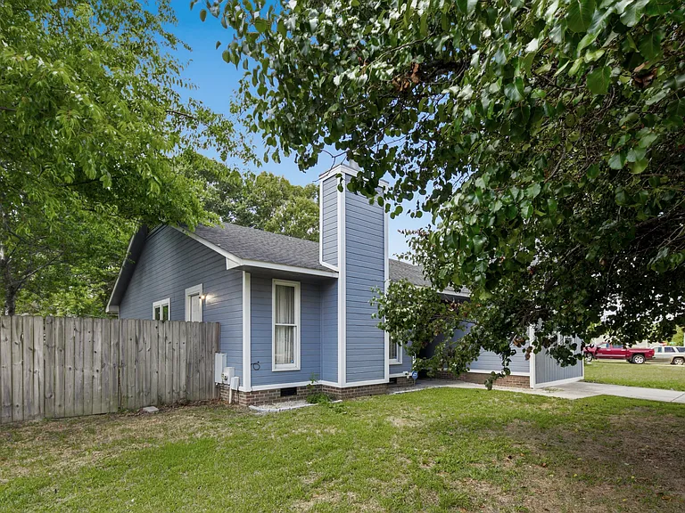 6853 Marlowe Dr — Photo 2