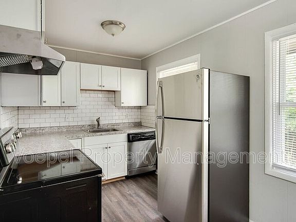 5th image of 14730 Bellaire Ave