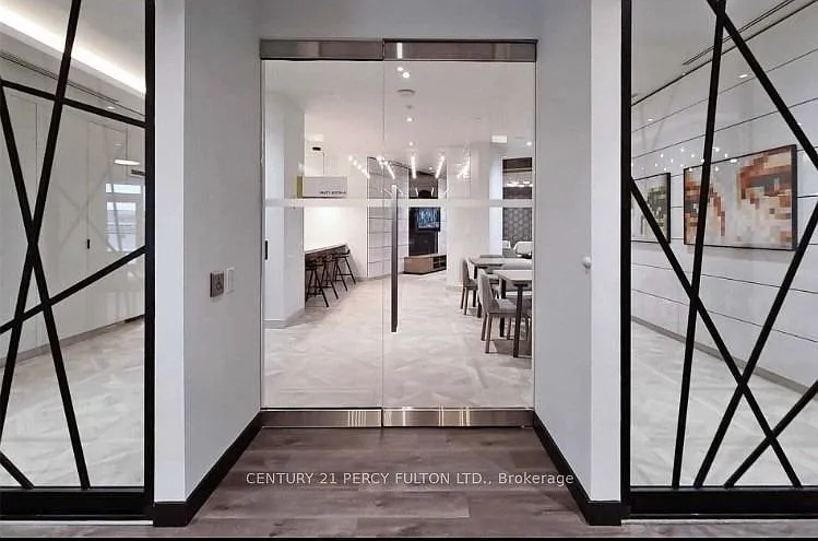 159 Wellesley St E #1602 — Photo 3