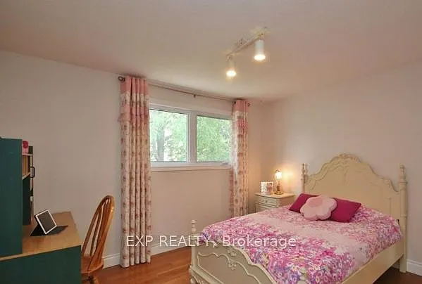 1326 Fontenay Cres — Photo 19