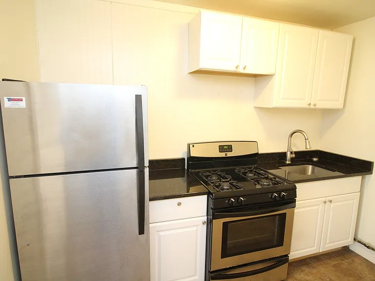 1015 Saint Paul St — Photo 8