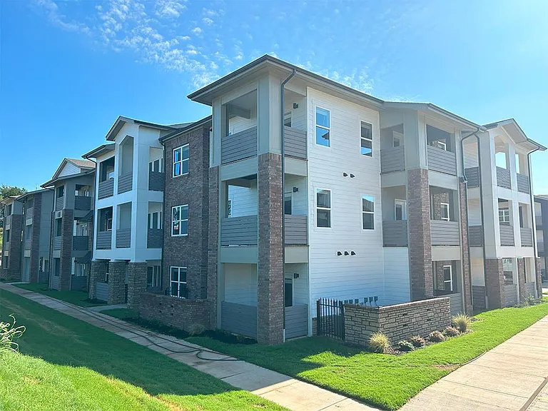 The Greens on Blossom Way Apartments — Photo 7