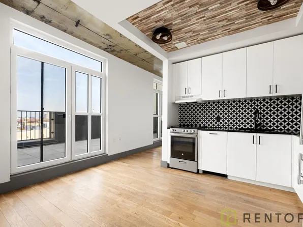 338 Evergreen Avenue image 1 of 22