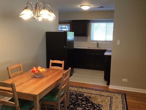 3rd image of 7 Garden Dr APT 1