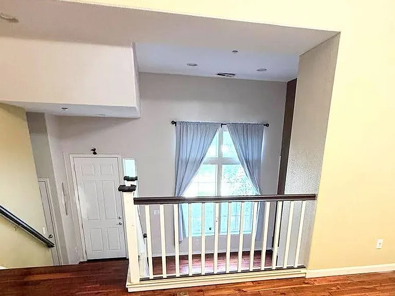 3570 Sequoia Cmn — Photo 5