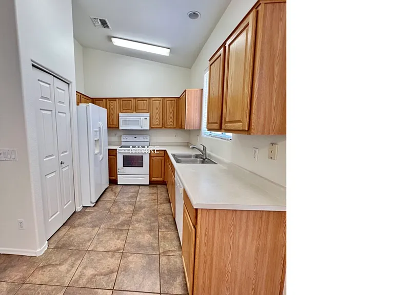 8952 E Crescent Ave — Photo 5