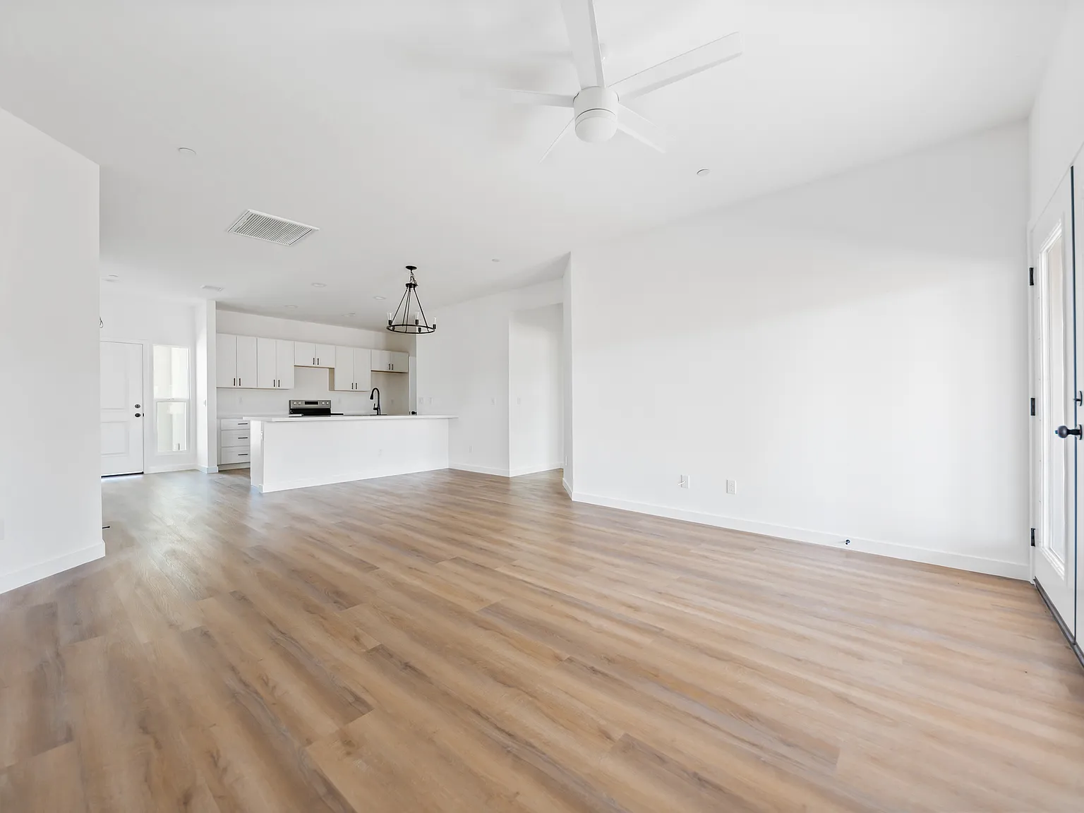 4 bed, 1458 sqft, $2,700 — Photo 4
