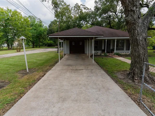 417 Hardy St, Clute, TX 77531