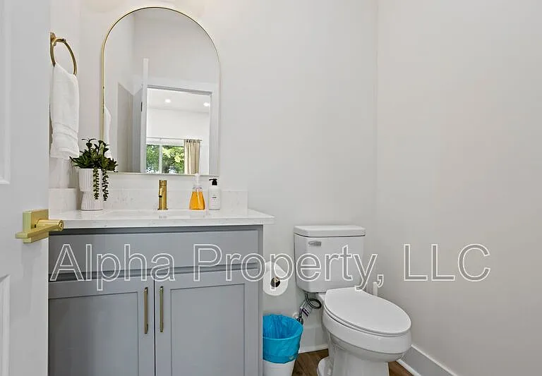 5 McDade St #A — Photo 14