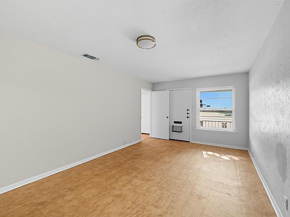 4th image of 3512 Park Ridge Blvd