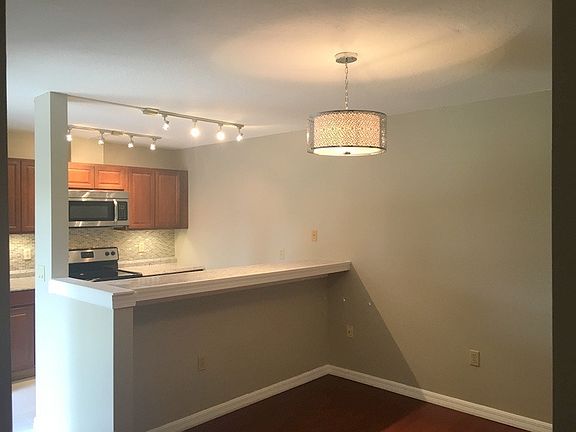 4th image of 5271 Brook Ct