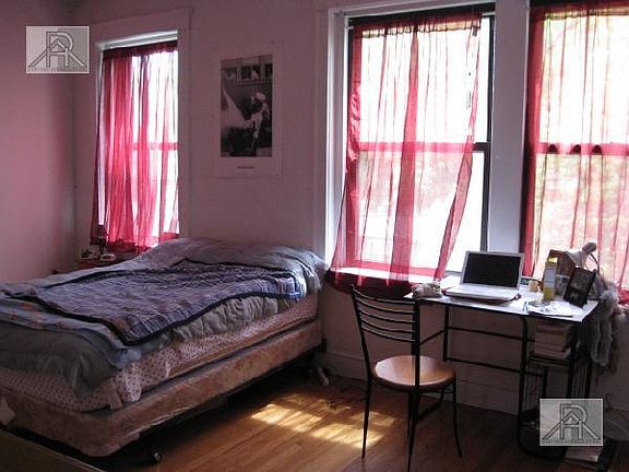 2nd image of 35 Cummings Rd APT B