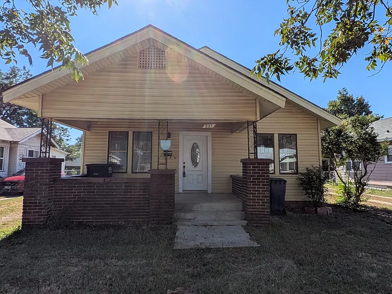 531 W Wallace St — Photo 1