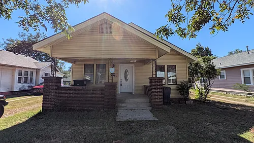 531 W Wallace St Photo 1