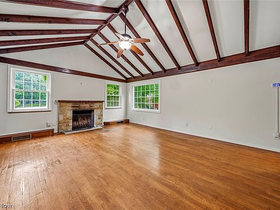 4th image of 2490 Glenridge Rd
