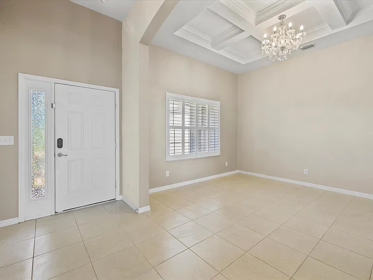 529 SW 26th Terrace Cpe — Photo 2