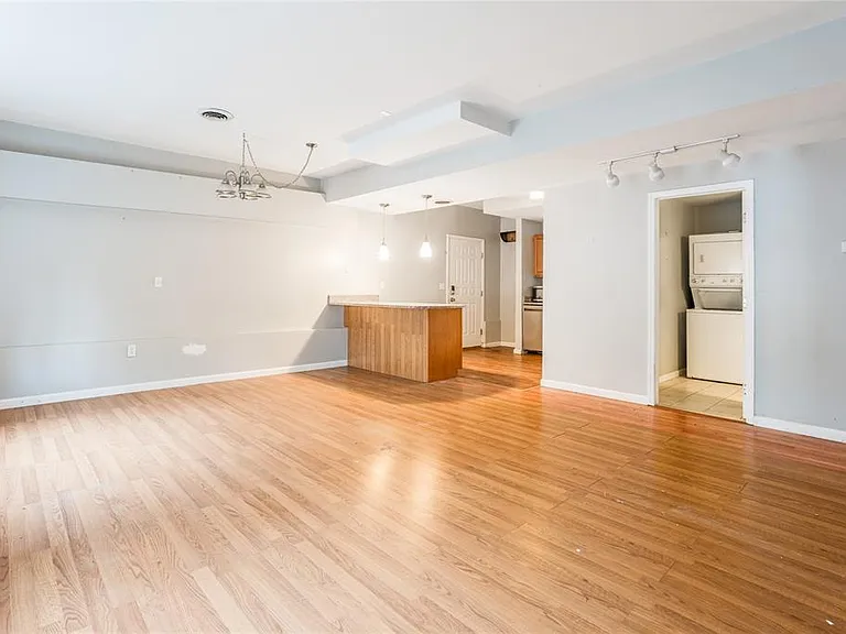 142 College Ave #A — Photo 3
