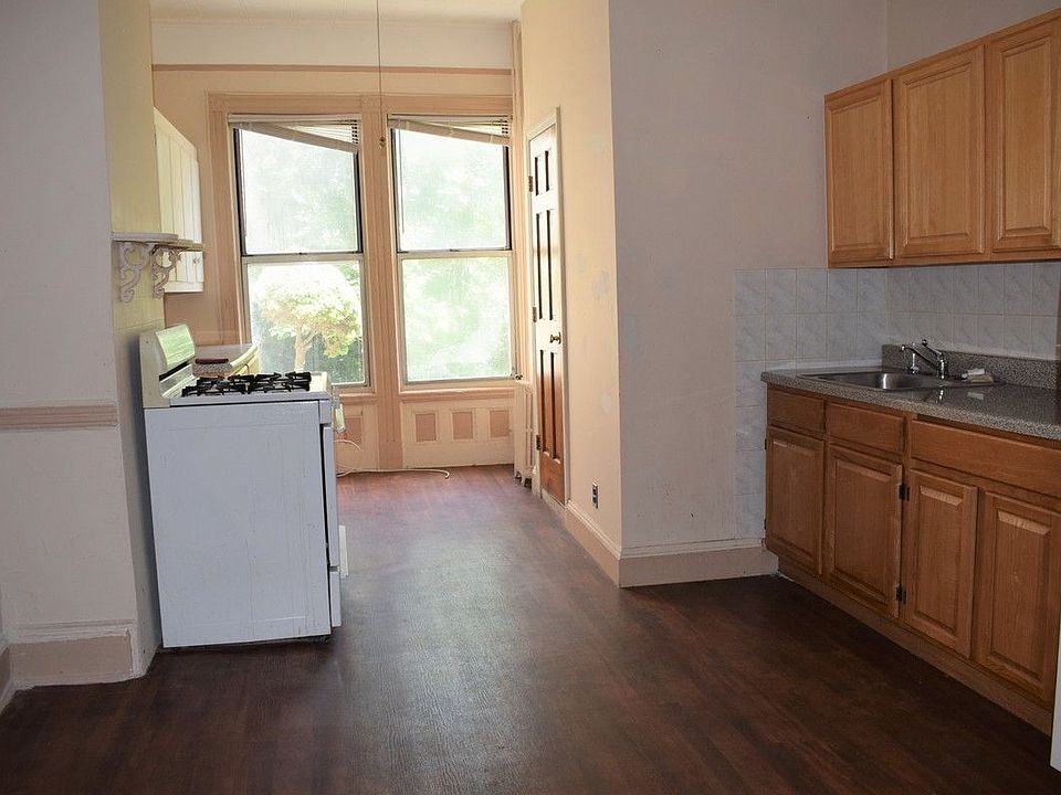 2nd image of 1868 Bleecker St APT 2