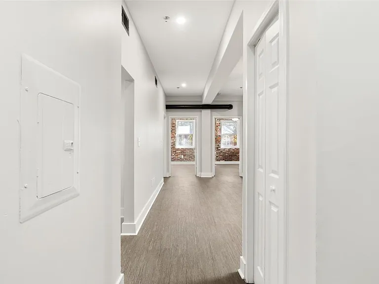 1000 King Street — Photo 116