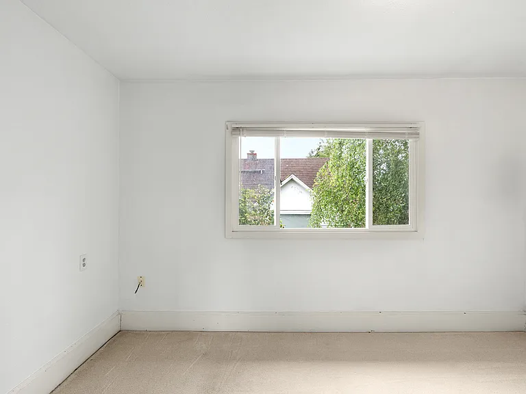 201 E 3rd St #2 — Photo 4