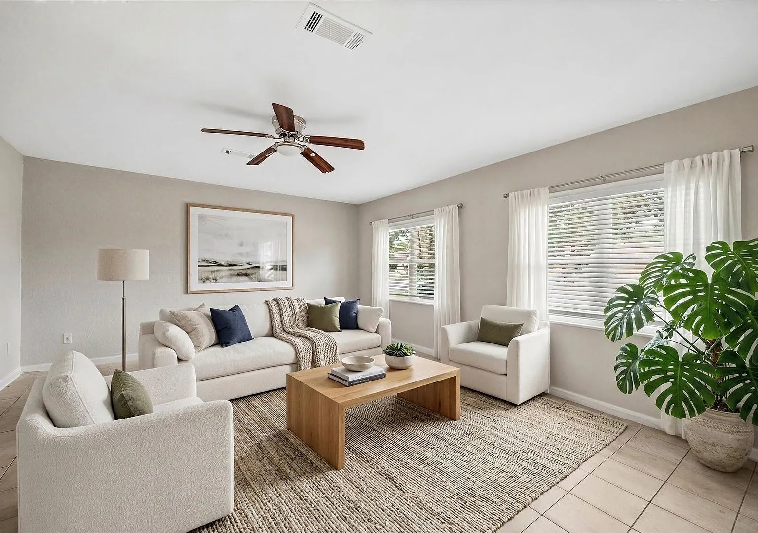 Move-in Ready Home in Hobby Area for Lease! — Photo 4