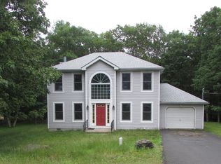 7168 Glenwood Dr, East Stroudsburg, PA 18301