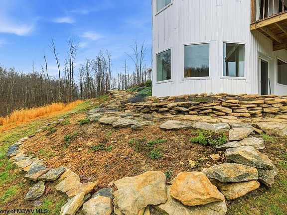 4th image of 1629 Everson Rd