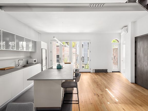 2nd image of 13 Bleecker St #2