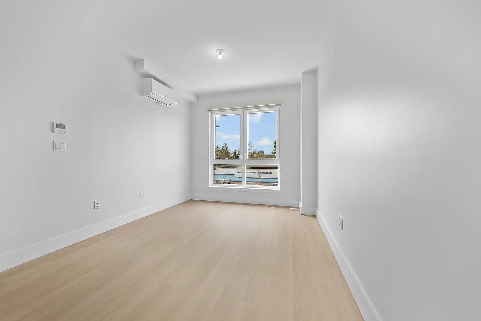 77-63 Vleigh Place — Photo 4