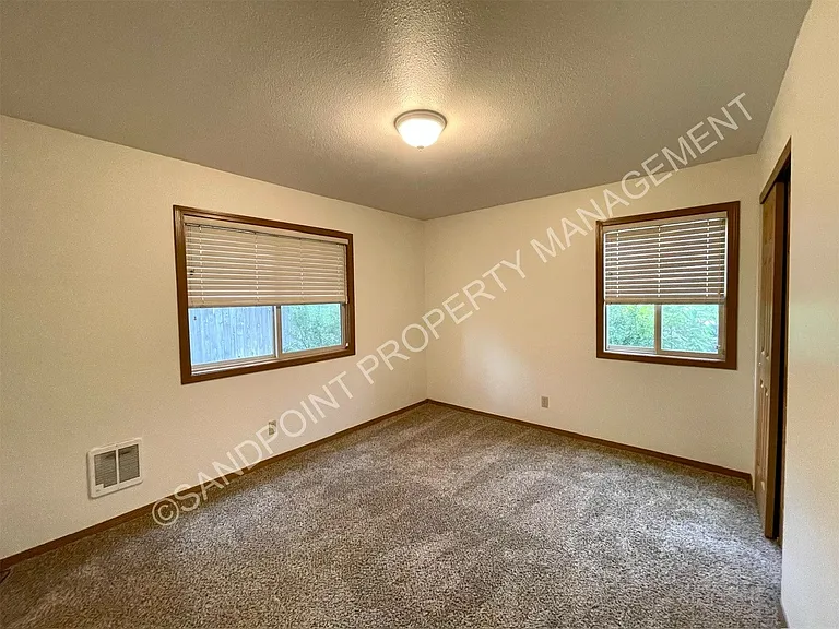 910 N Division Ave #208 — Photo 23